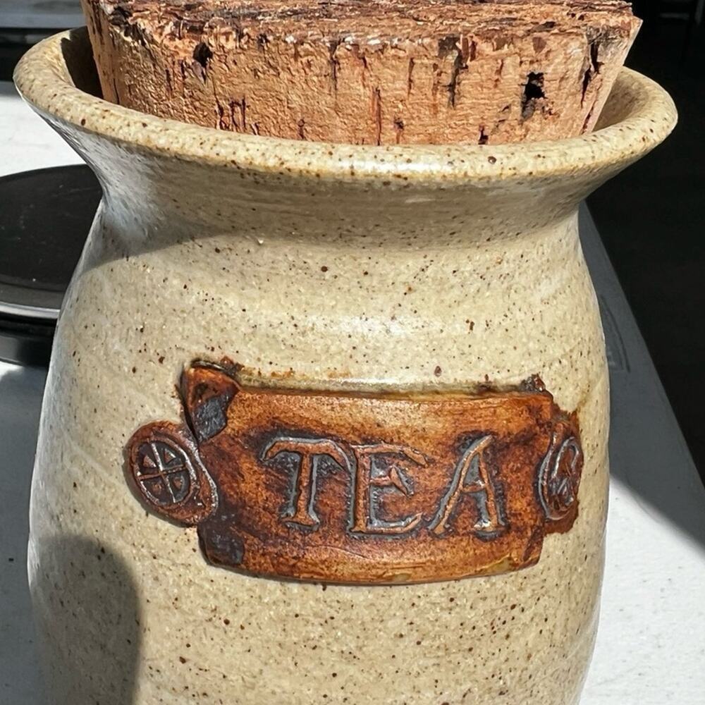 Tokheim Stoneware, tea keeper with cork lid
